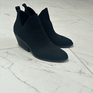 Black knit Eileen fisher booties, bottoms worn but remainder in good condition